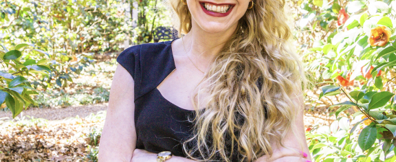 AmandaMurdie-Headshot-Square.png