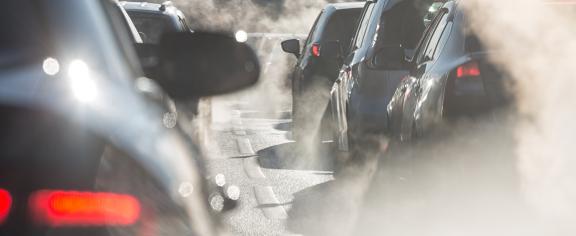 Car exhaust (Adobe: elcovalana)