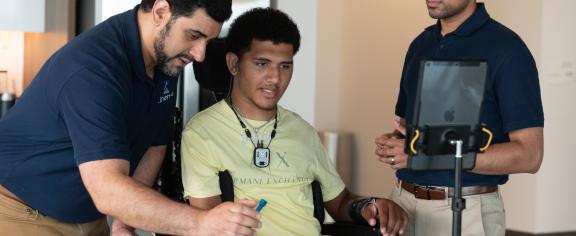 Two researchers and a patient using the Kinemo technology. 