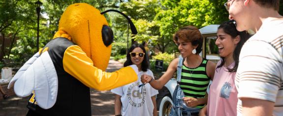 Students meet Buzz 